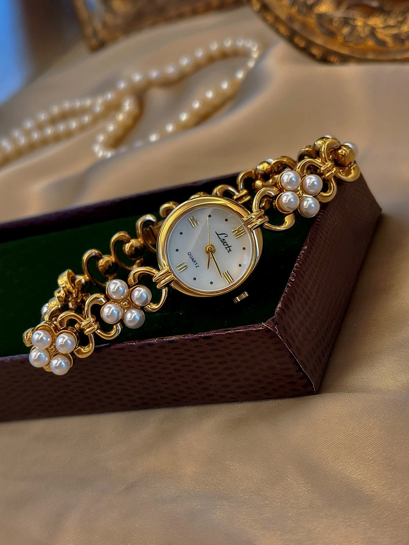 Gold Pearl Dial Women’s Watch, Retro Round Quartz